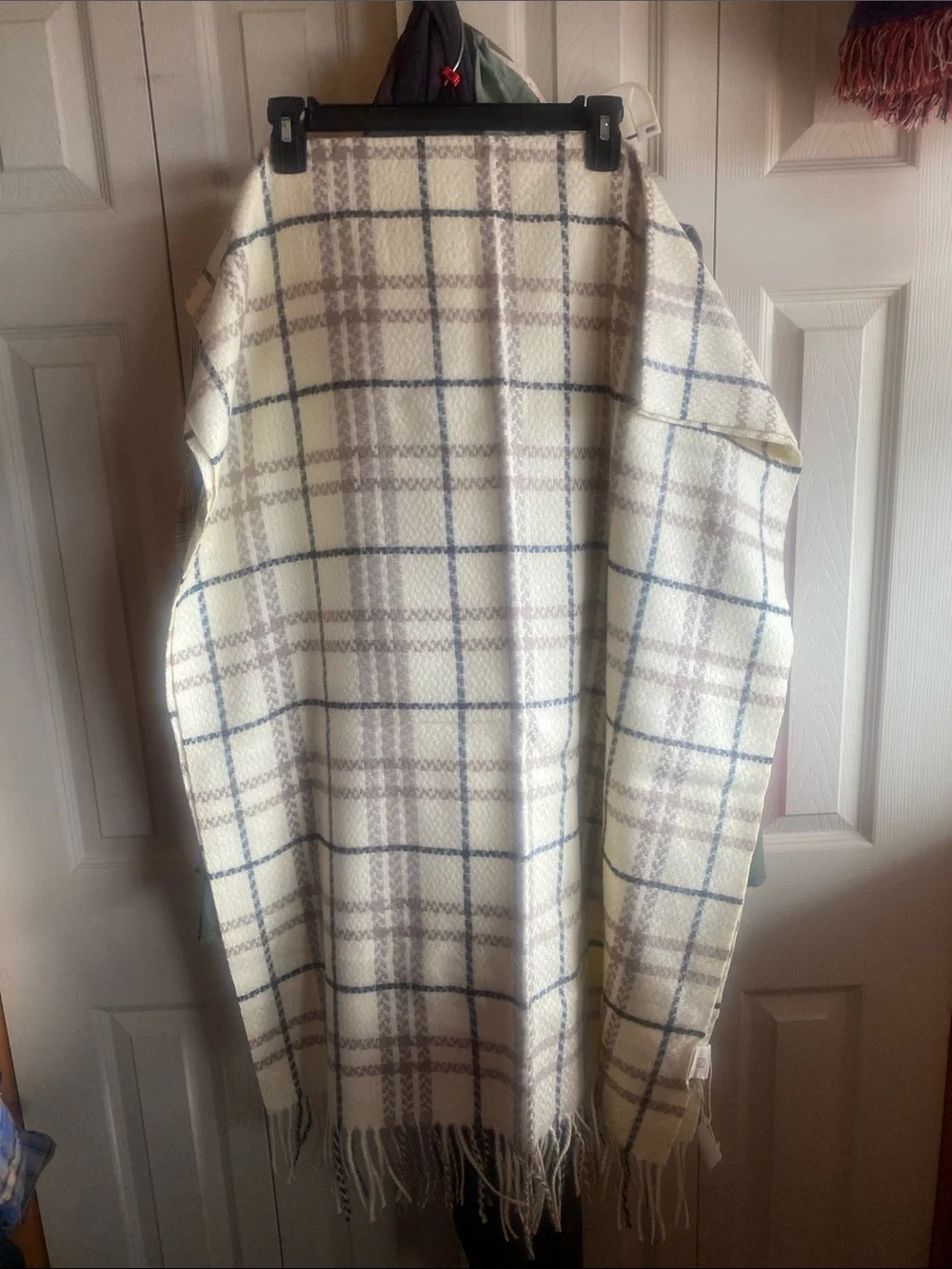 Pretty Persuasions NWT Patterned 28” x 70” + 5” fringe Scarf,Throw, table runner